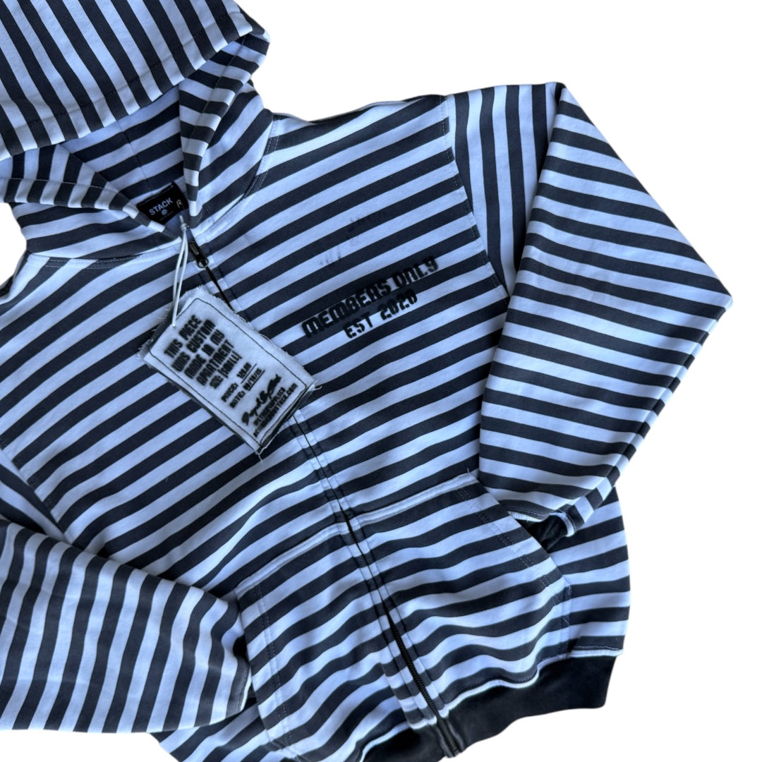 BLACKSTRIPES_001 ZIPUP